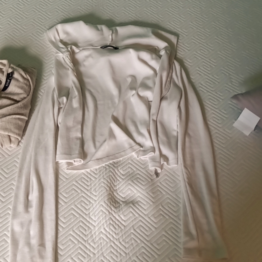 White sip up crop top sweater